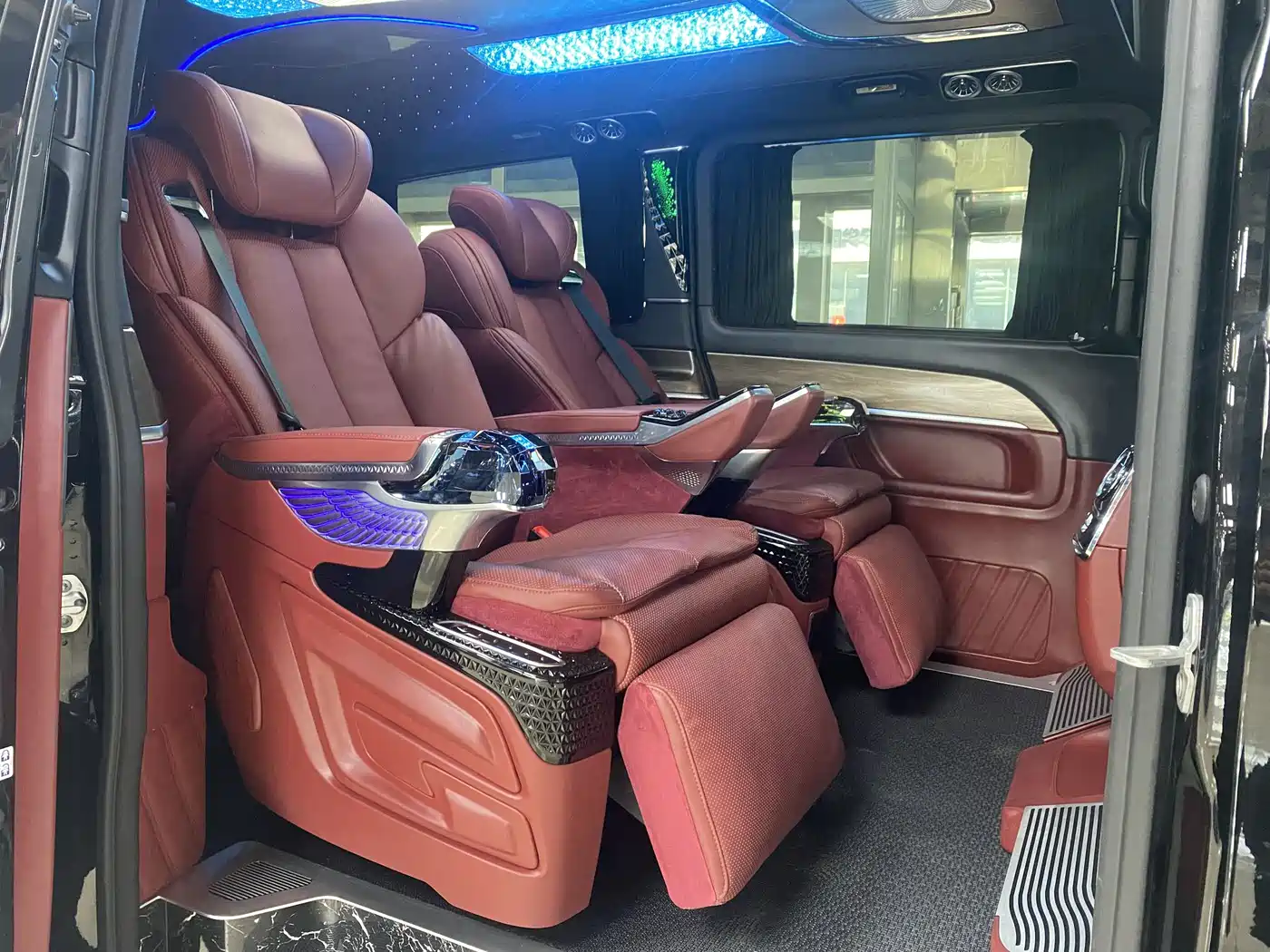 Mercedes-Benz V-Class 2024 V 300 L Long Wheelbase Luxury Edition фото 15