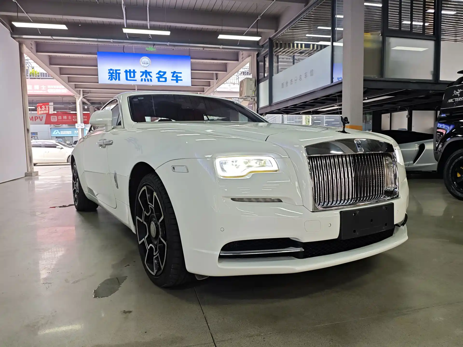Фото 3 - Rolls-Royce Wraith