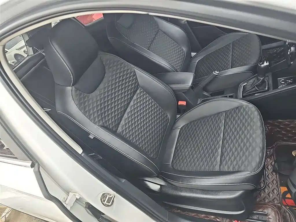 Škoda Kamiq 2020 Model 1.5L Automatic Comfort фото 17
