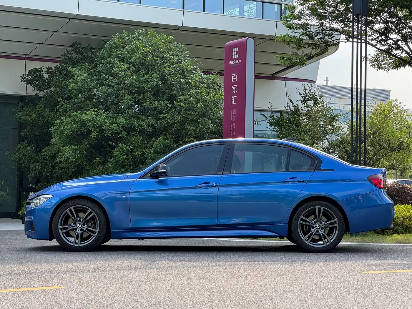 BMW 3 Series 2017 320Li M Sport фото 5