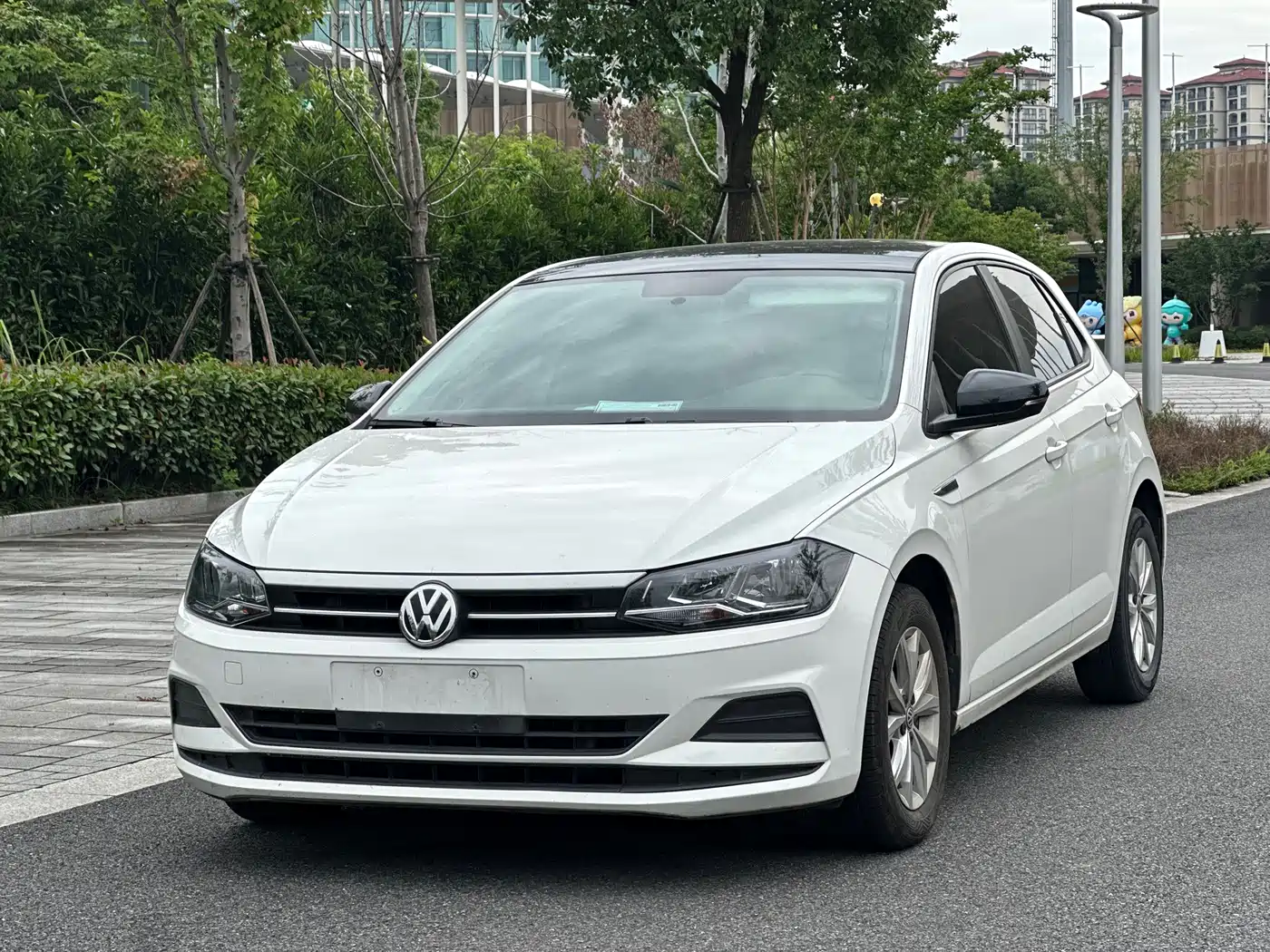 VOLKSWAGEN POLO