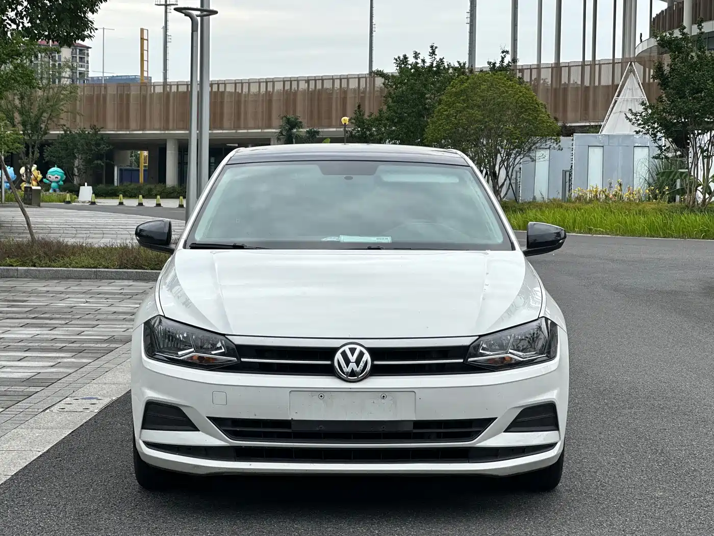 VOLKSWAGEN POLO