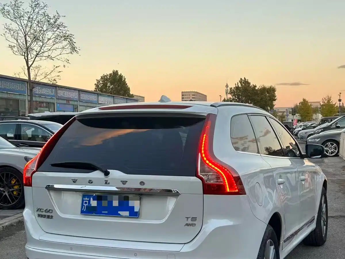 Фото 4 - Volvo XC60