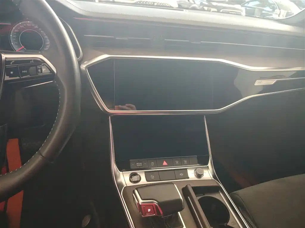 Audi A6L 2021 40 TFSI Luxury Sport фото 4
