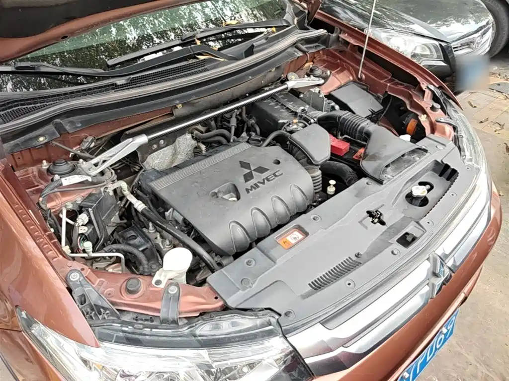 Mitsubishi Outlander (Import) 2014 2.4L 4WD Luxury Value Edition 5-seater фото 20