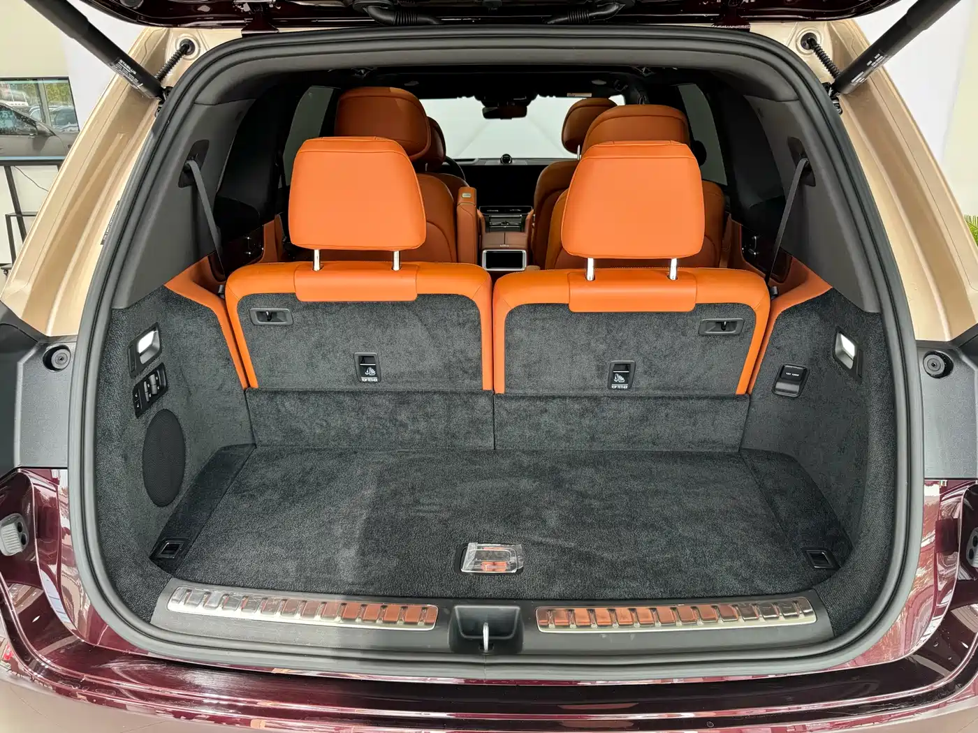 AITO Wenjie AITO M9 2025 Extended Range Ultra 52kWh 6-Seater фото 16