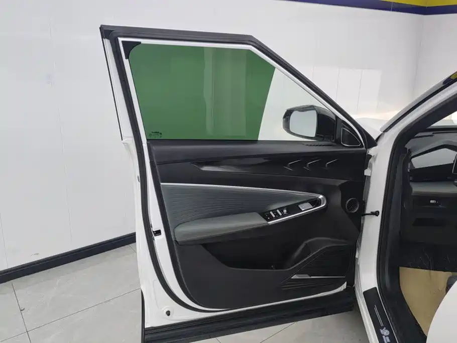 Фото 7 - Geely Atlas