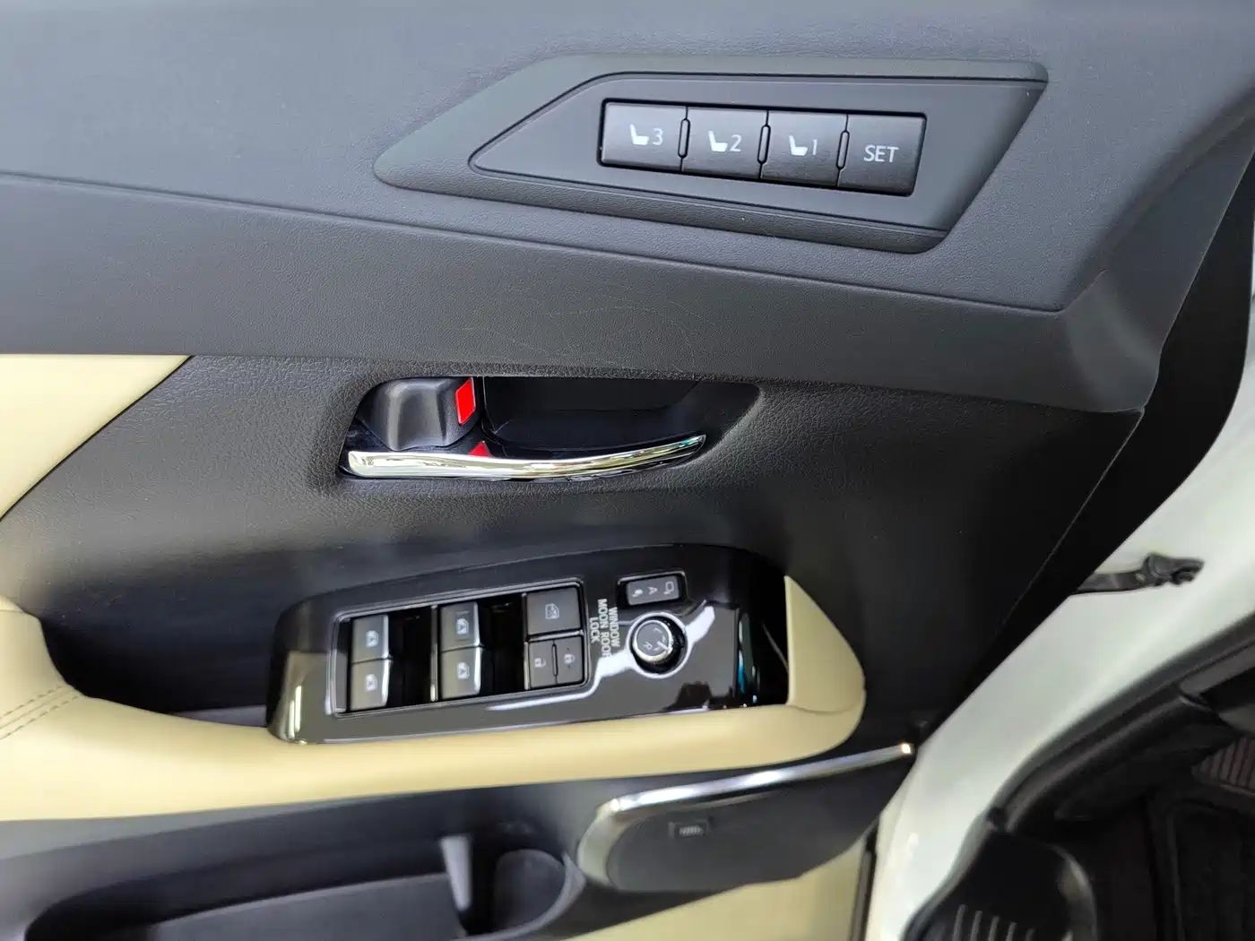 Toyota Vellfire 2019 Hybrid 2.5L HV Premium Edition фото 20