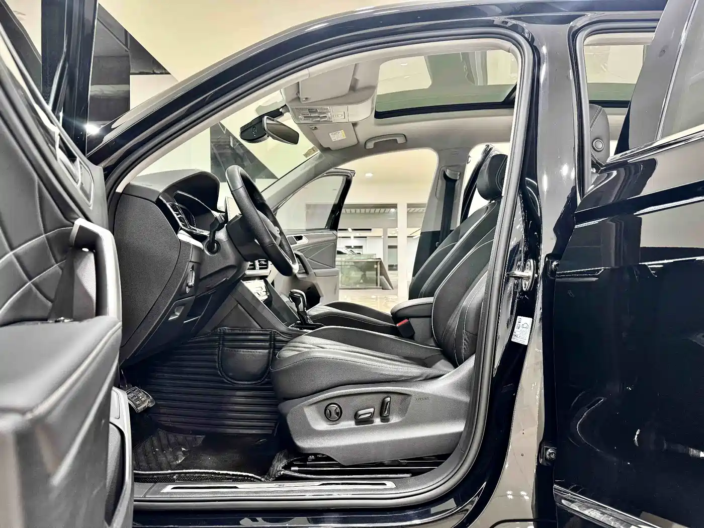Volkswagen Tiguan L 2022 330TSI Auto 2WD R-Line Premium Edition фото 19