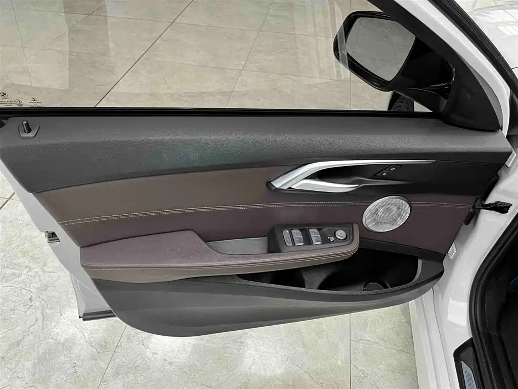 BMW 1 Series 2021 Facelift 120i M Sport Shadow Edition фото 11