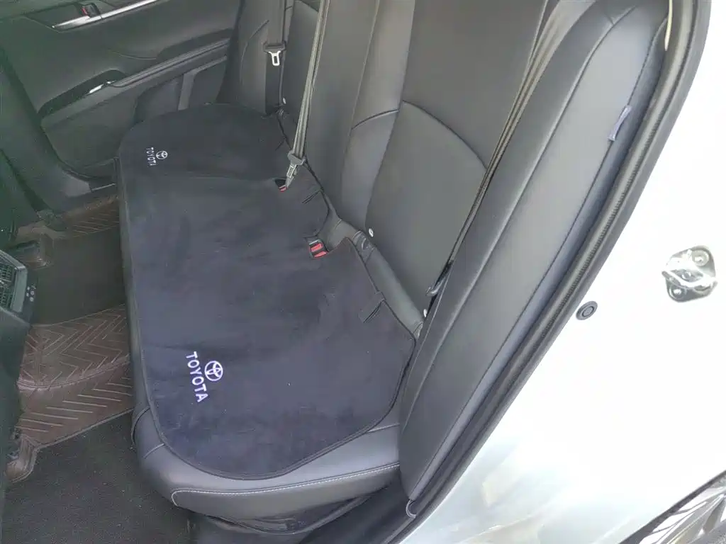 Toyota Camry 2024 Hybrid 2.0HE Elite Edition фото 15