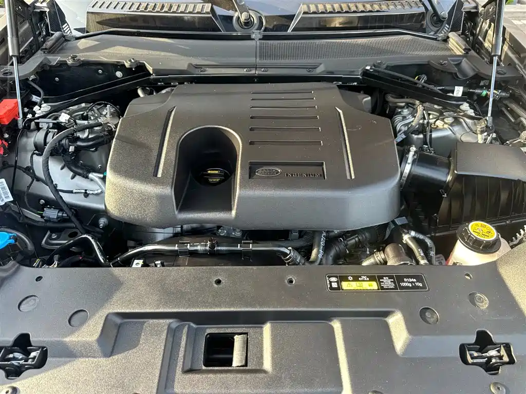 Land Rover Defender 2025 110 3.0T P400 X фото 28