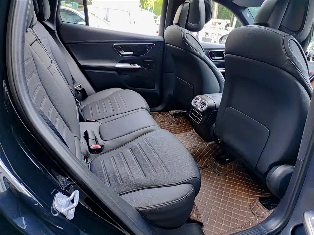 Mercedes-Benz GLC 2023 GLC 300 L 4MATIC Sport 5-Seater фото 11