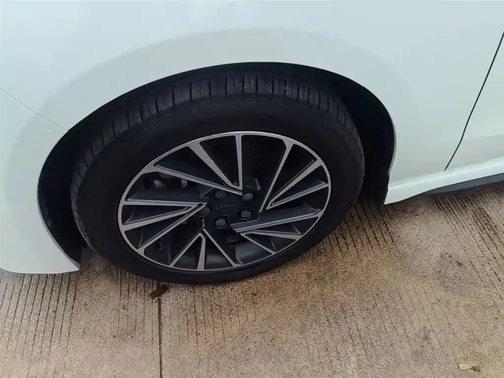 Lynk & Co 03 2021 2.0TD Auto Jin Plus фото 23