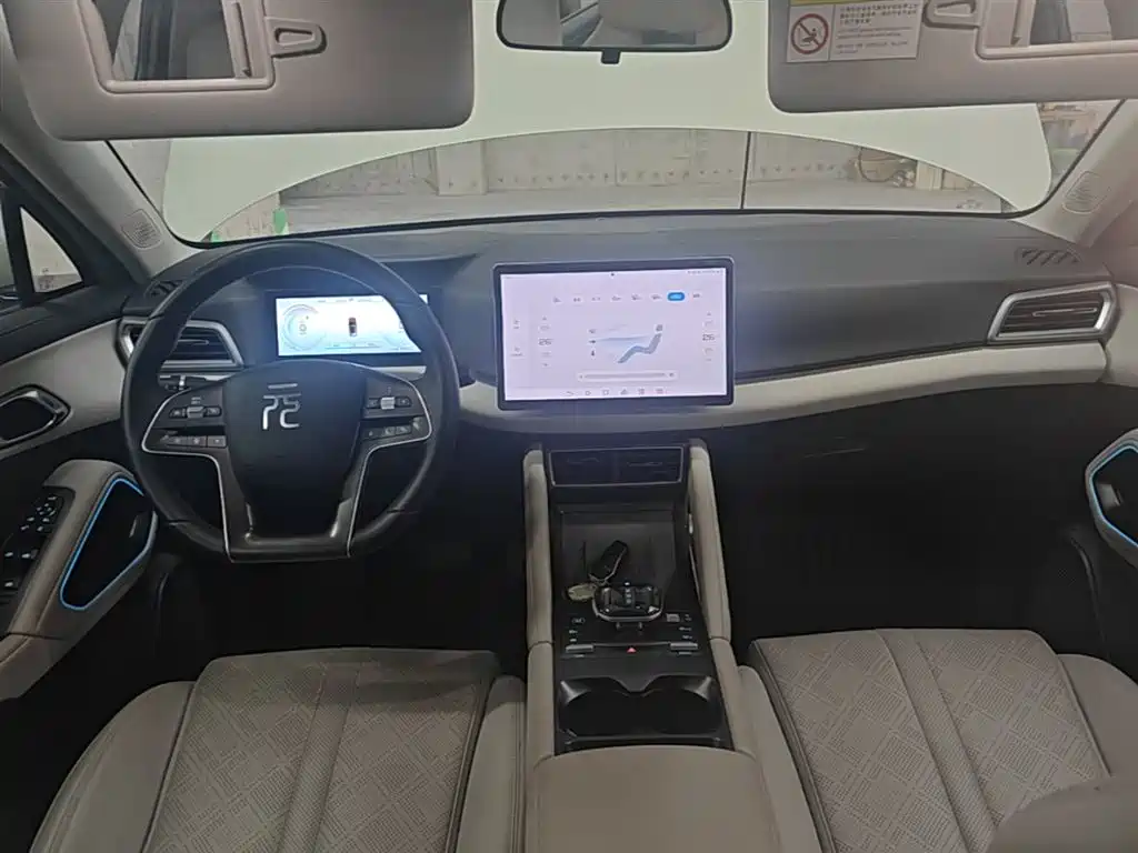 BYD Yuan UP 2024 401KM Surpass Edition фото 10