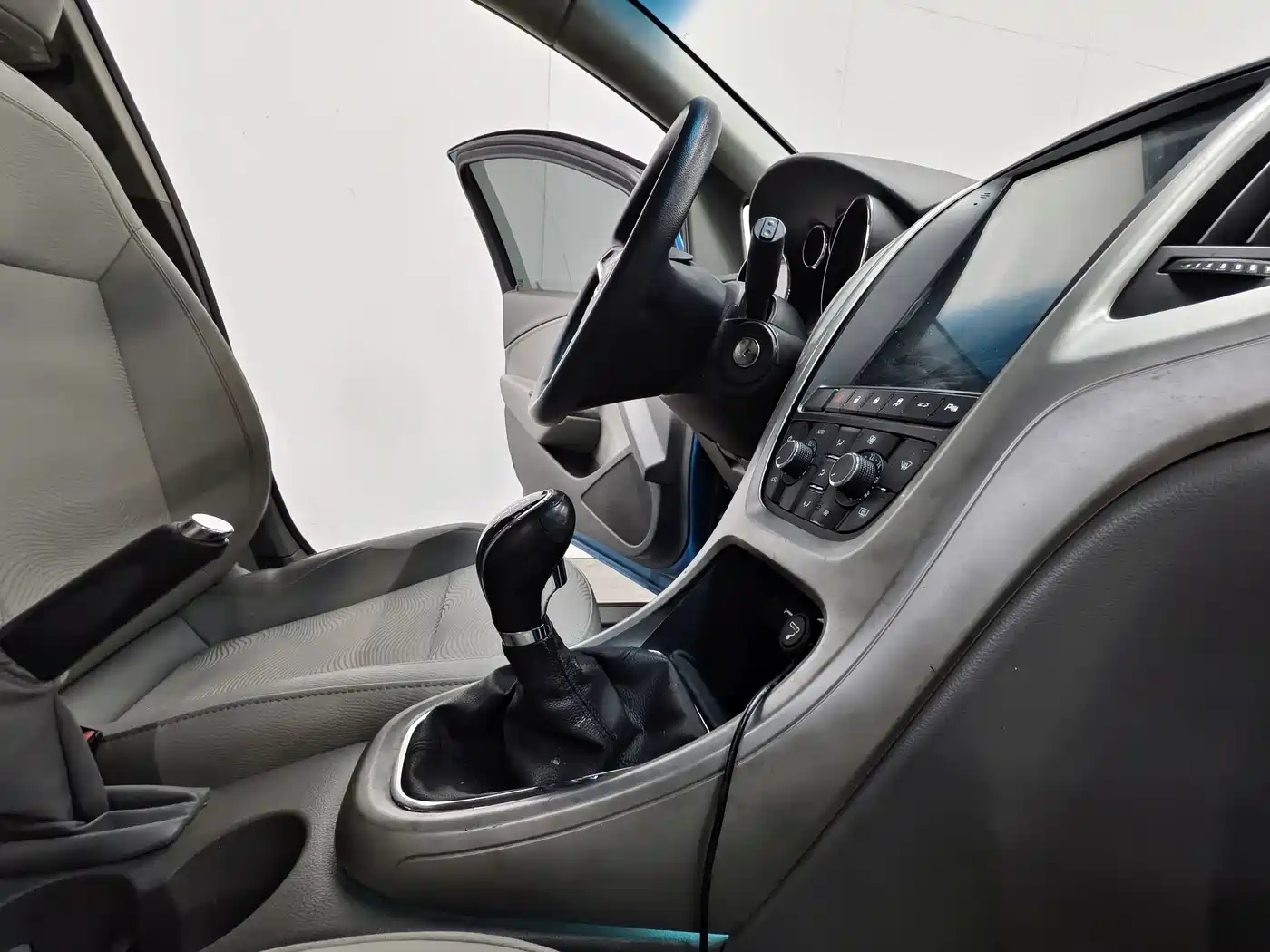 Buick Excelle 2013 Model XT 1.6L Manual Progressive фото 15