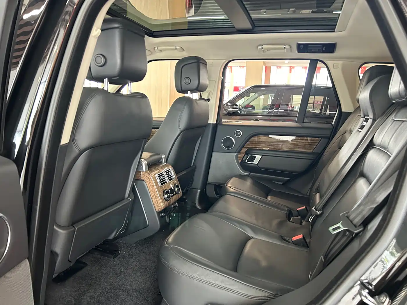 Land Rover Range Rover 2019 3.0 SC V6 Golden Age Edition фото 15