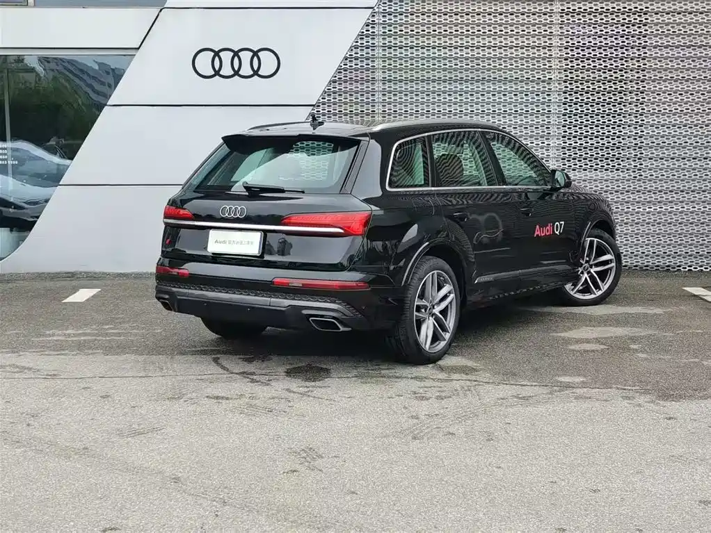 Audi Q7 2025 55 TFSI quattro S line Sport фото 8