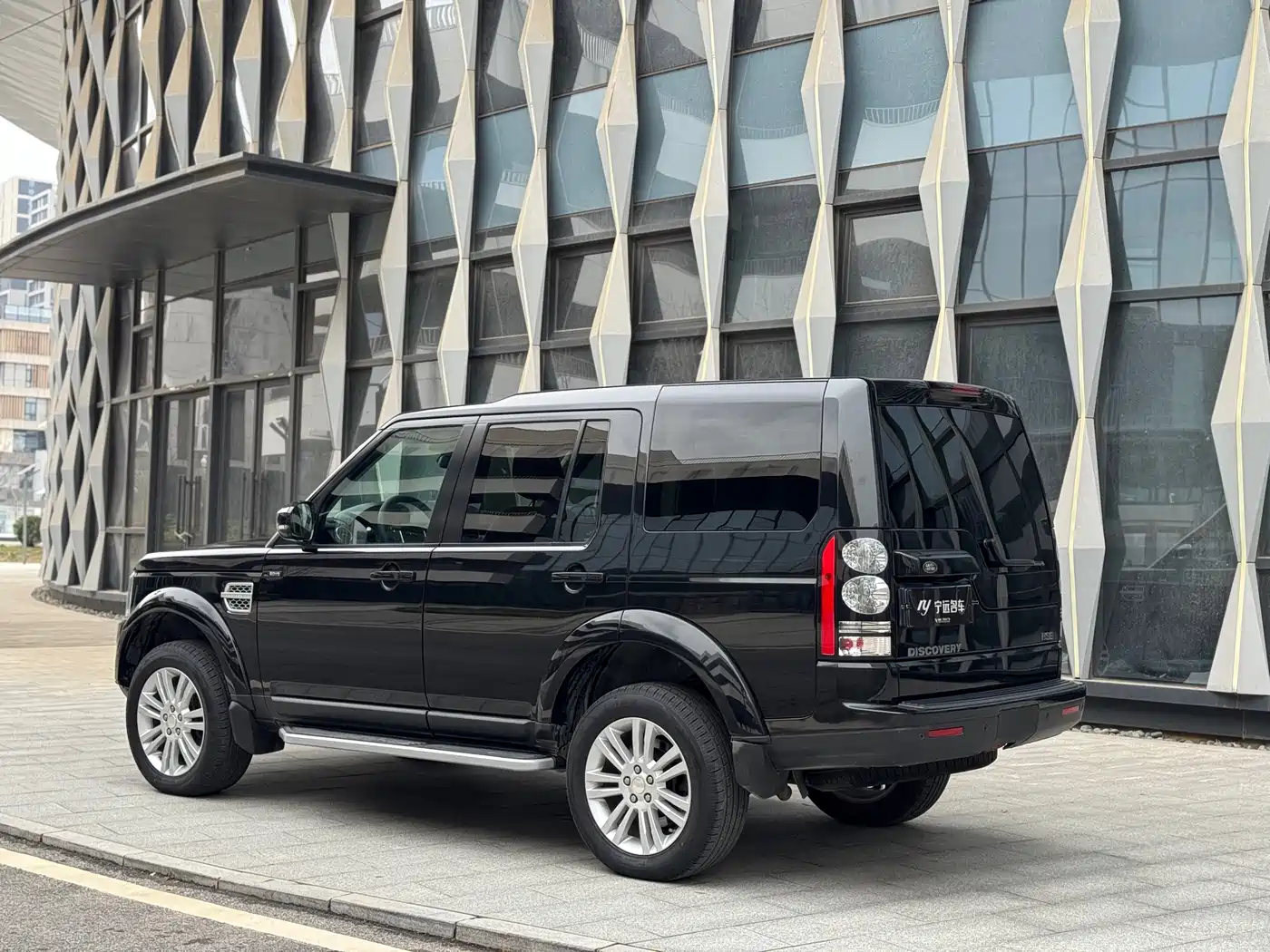 Land Rover Discovery 2015 3.0 SDV6 HSE Diesel фото 21