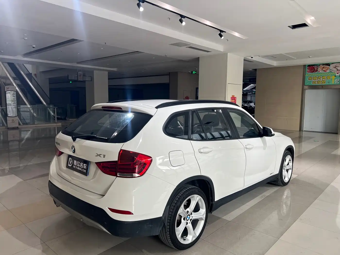 BMW X1 2014 sDrive18i Fashion Edition фото 9