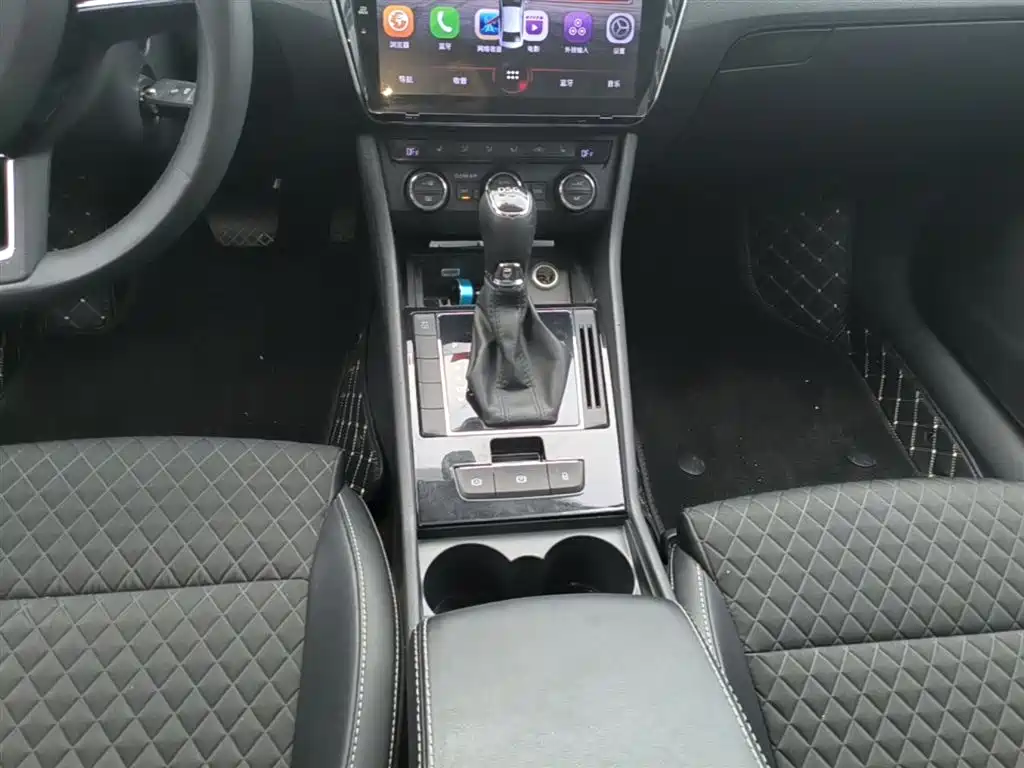 Škoda Superb 2016 TSI280 DSG Pioneer Edition фото 14