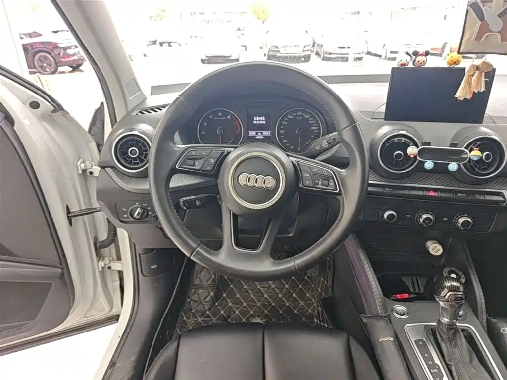 Audi Q2L 2018 35 TFSI Launch Exclusive Edition China VI фото 11