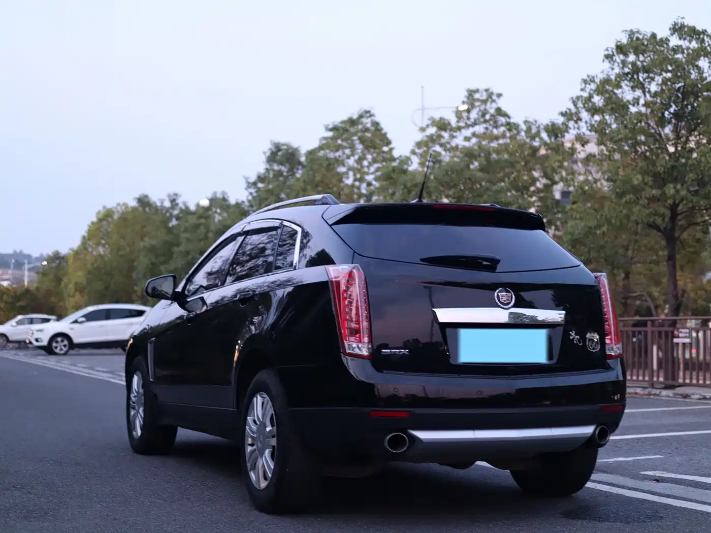 Photo 5 - Cadillac SRX
