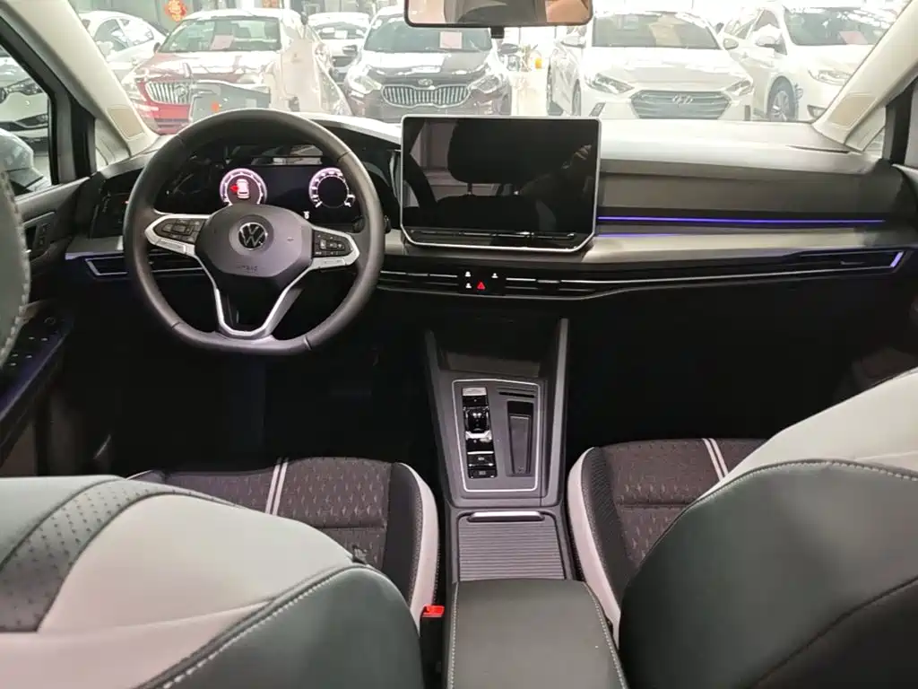 Photo 10 - Volkswagen Golf