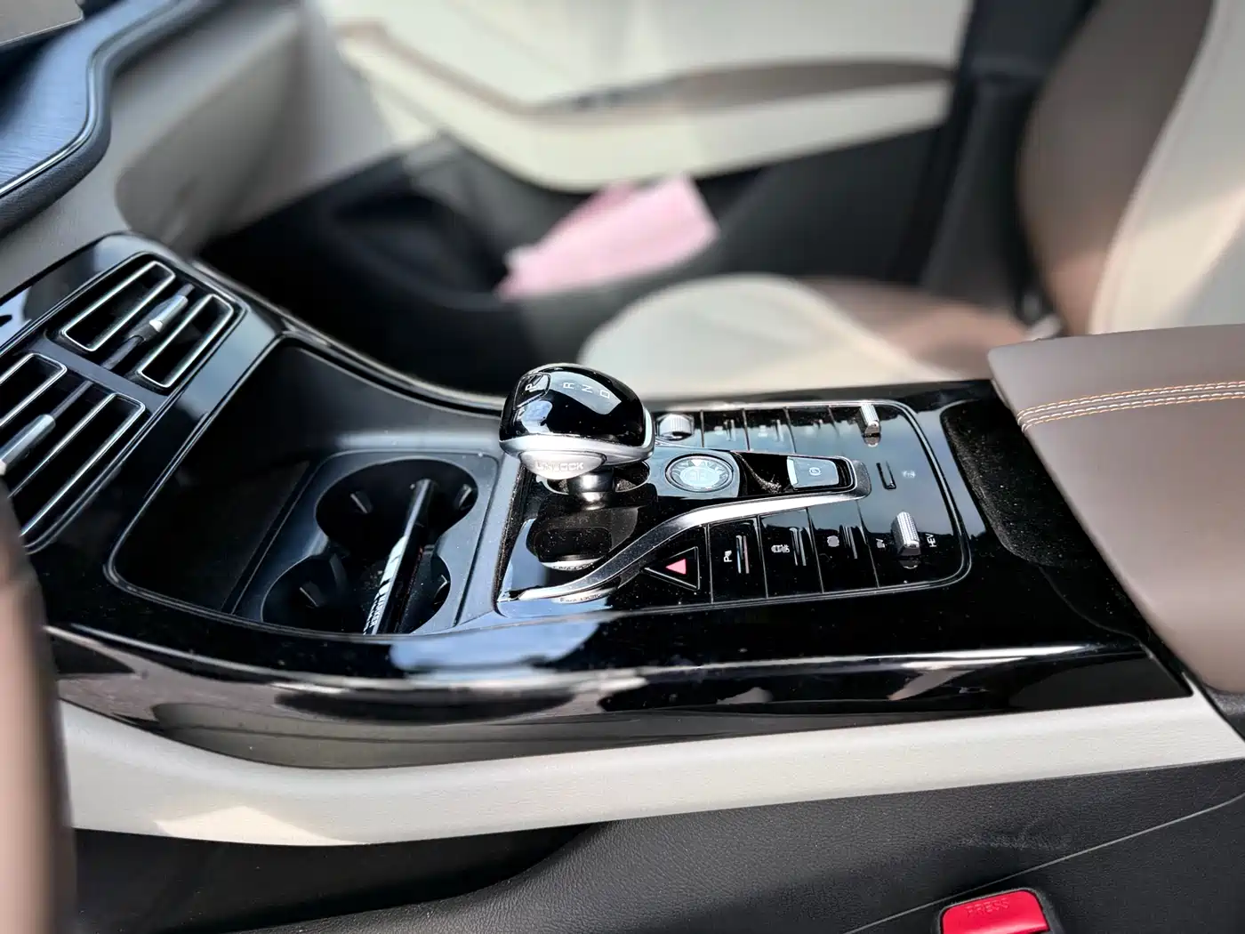 BYD Qin PLUS 2024 Glory Edition DM-i 55KM Leading фото 18