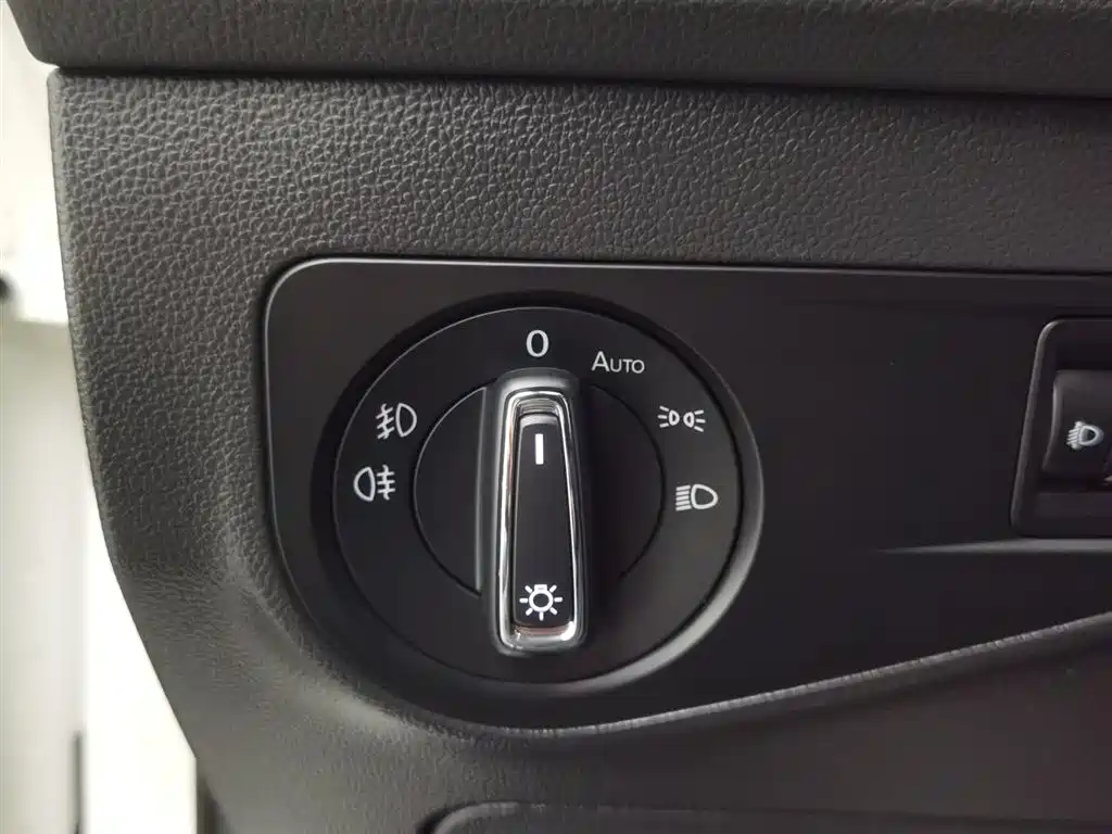 Volkswagen Tiguan L 2021 330TSI Automatic 2WD R-Line Premium фото 21