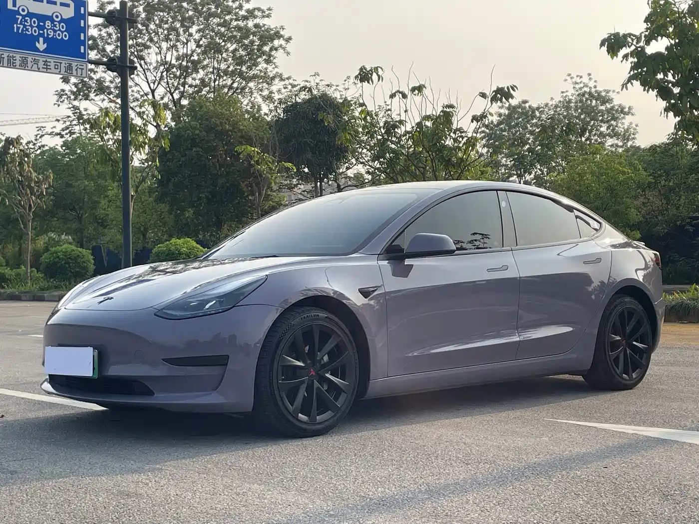 TESLA MODEL 3