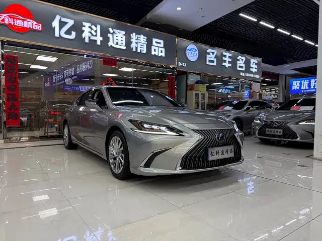 Lexus ES 2018 300h Executive Edition China V — фото 3