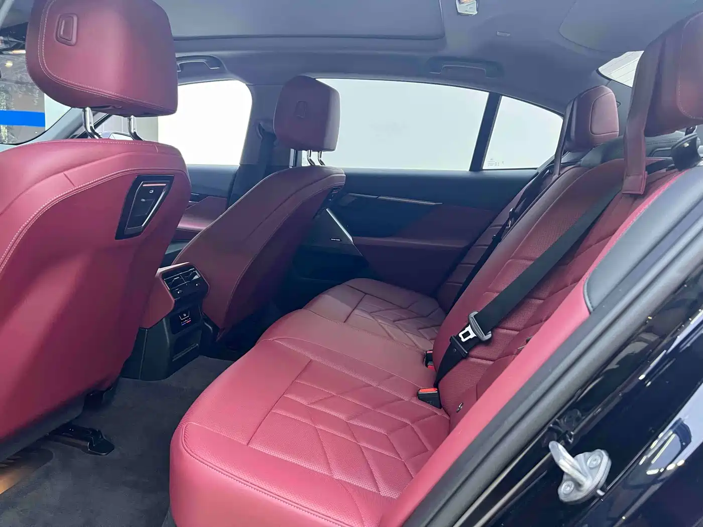 BMW 5 Series 2024 530Li Leading M Sport Package фото 19