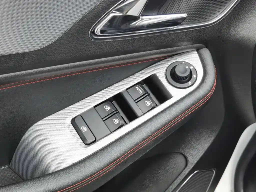 Baojun 560 2016 2015 1.8L Manual Luxury