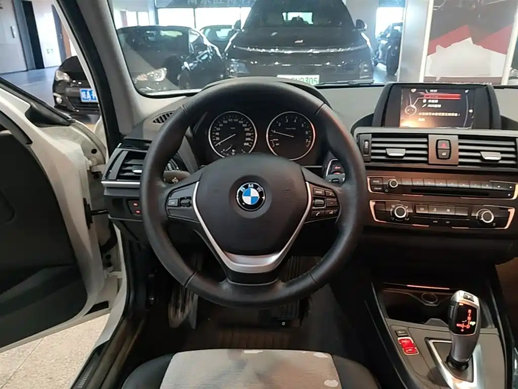 BMW 1 Series (Import) 2013 Facelift 116i Urban Model фото 11