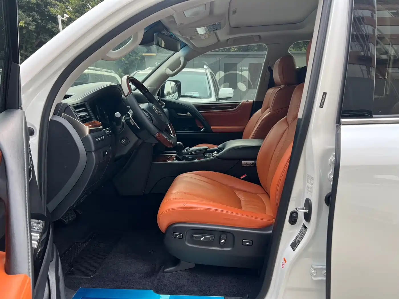 Lexus LX 2017 570 Prestige Luxury фото 5