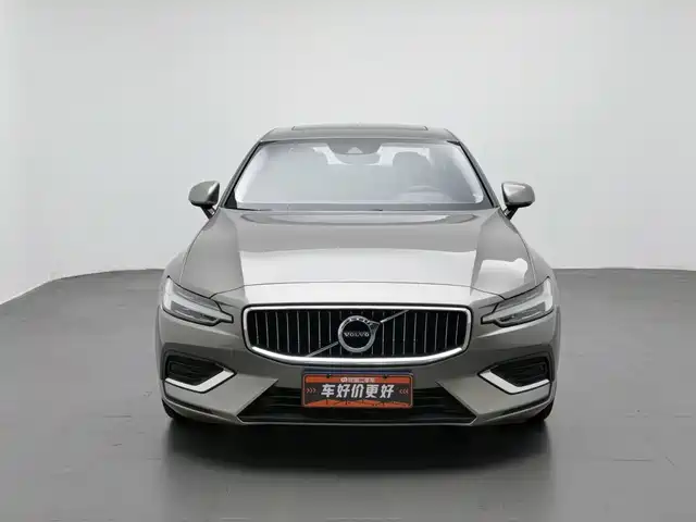 Volvo S60 2020 T4 Momentum Luxury Edition — фото 3