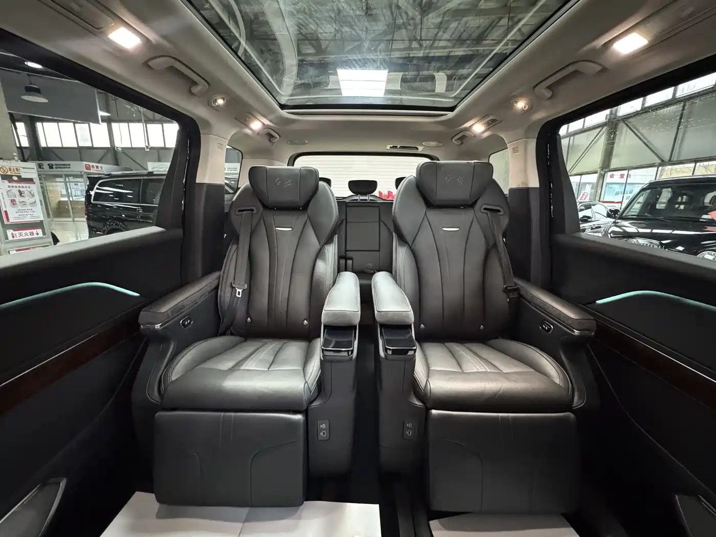 Hongqi HQ9 PHEV 2024 Model 2.0T AWD Luxury Edition фото 13