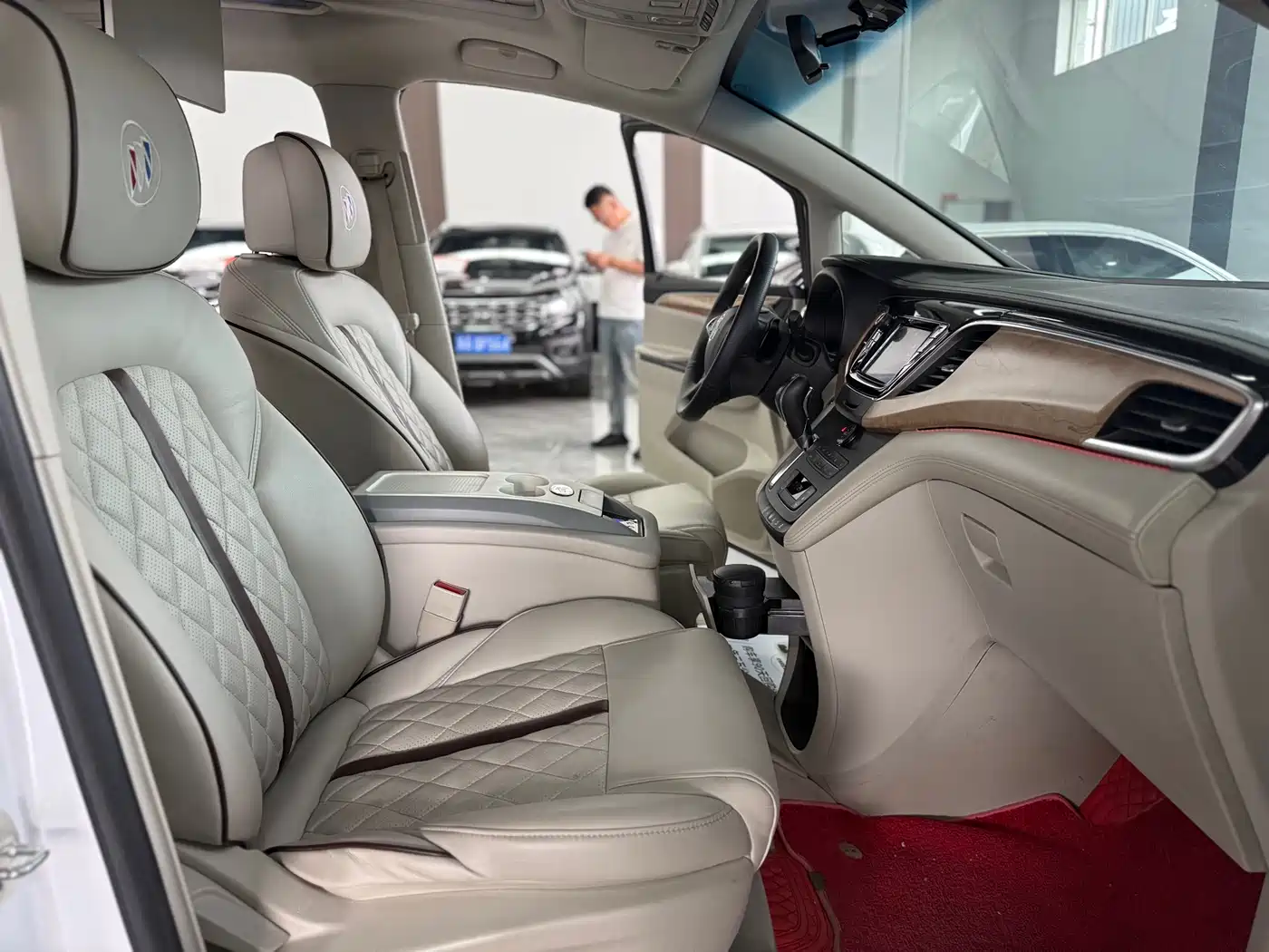Buick GL8 2018 ES 28T Comfort Type China VI фото 20