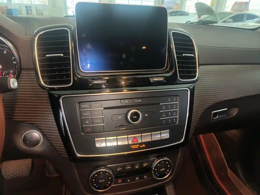 Mercedes-Benz GLE 2018 GLE 320 4MATIC Dynamic Ultimate Edition фото 13
