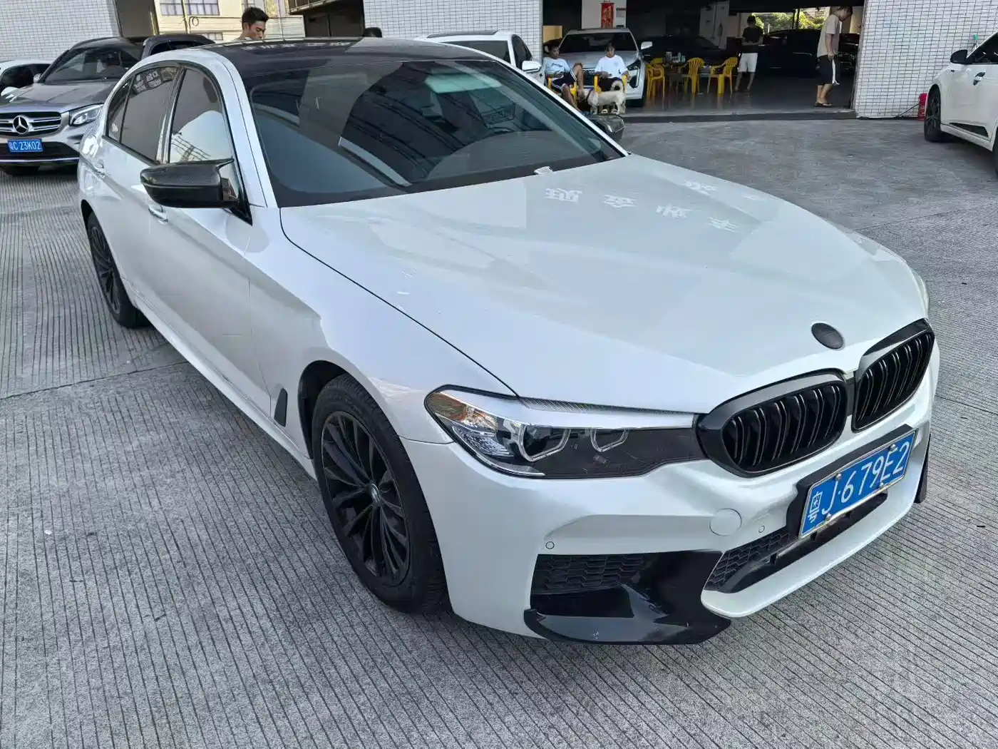 Photo 2 - BMW 5 Series