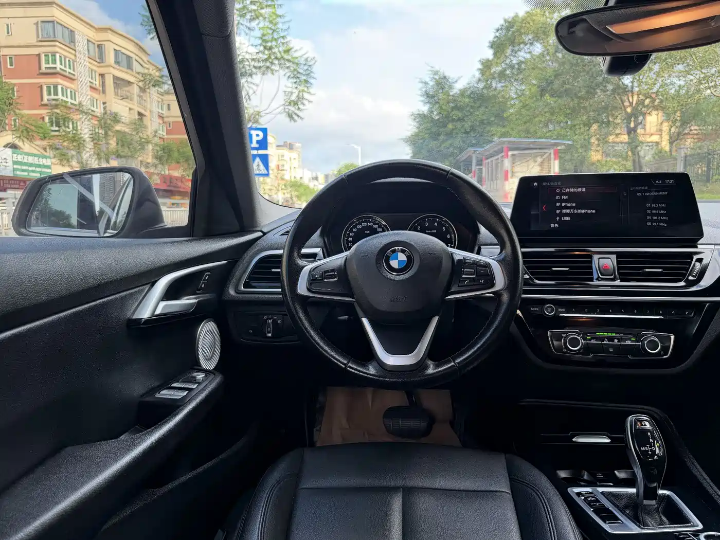 BMW 1 Series 2022 120i M Sport фото 16