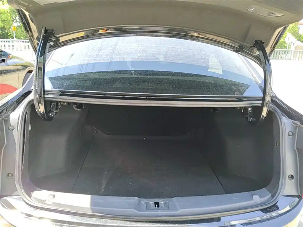 Hongqi E-QM5 2023 Facelift Basic Travel Edition фото 19