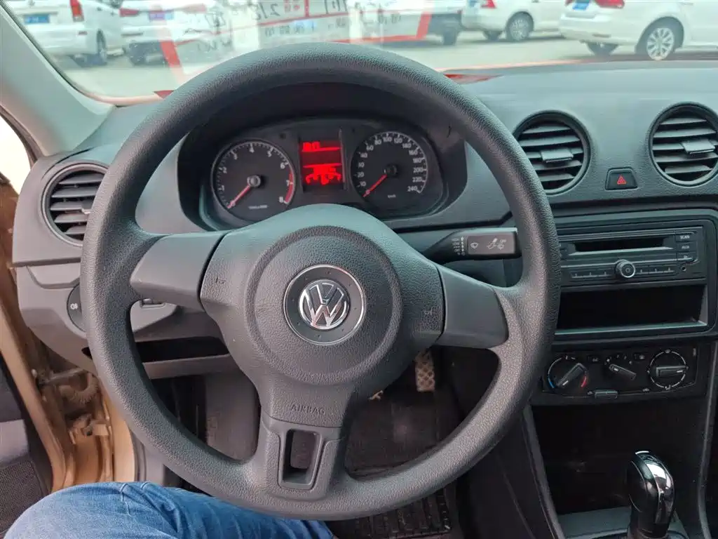 Volkswagen Jetta 2013 1.6L Automatic Fashion фото 14