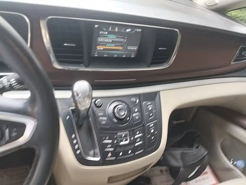 Фото 13 - Buick GL8