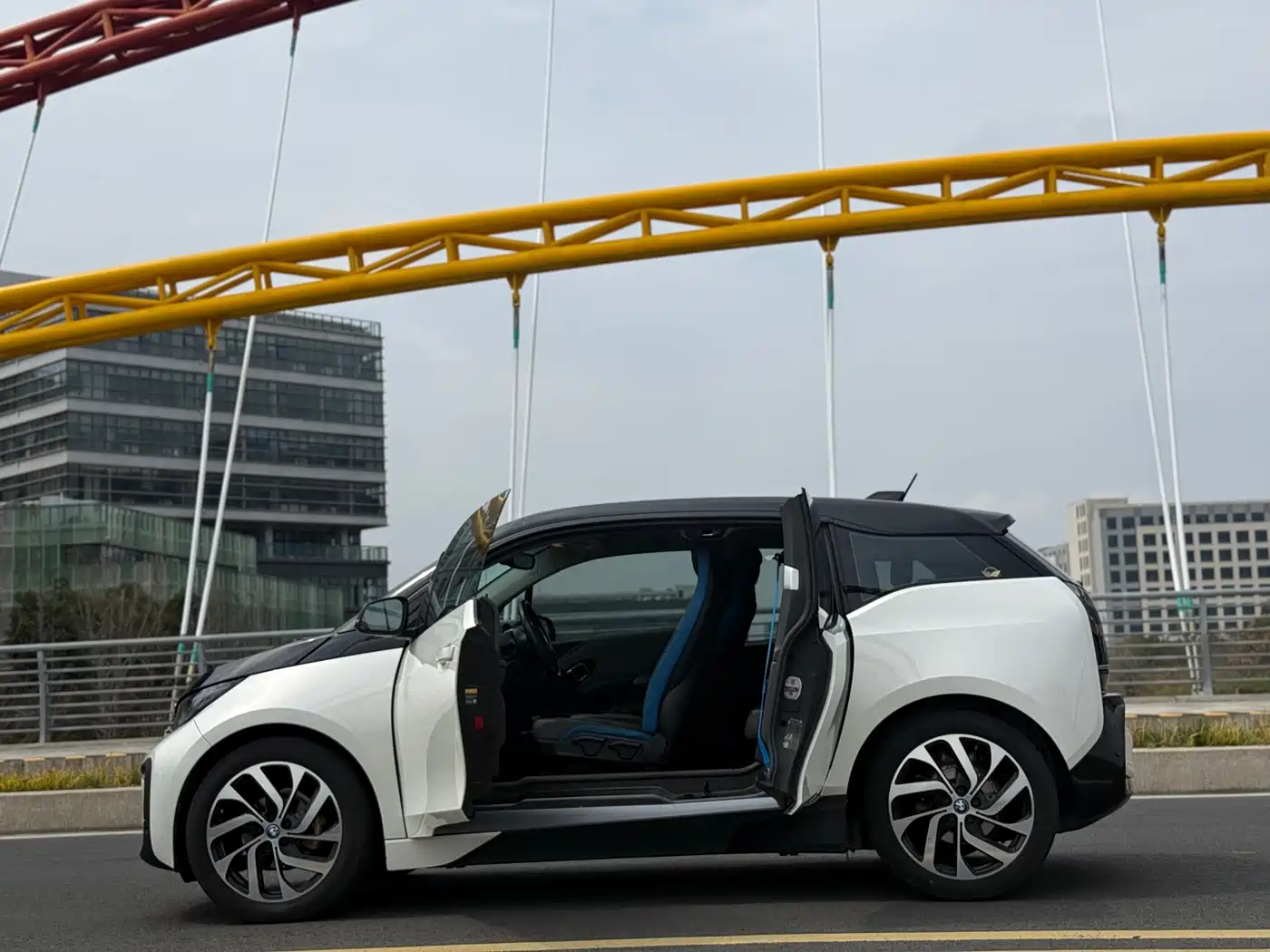 BMW I3