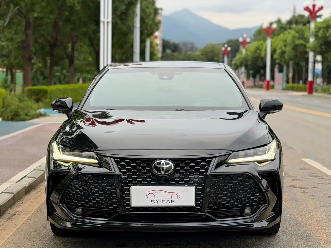 Photo 2 - Toyota Avalon