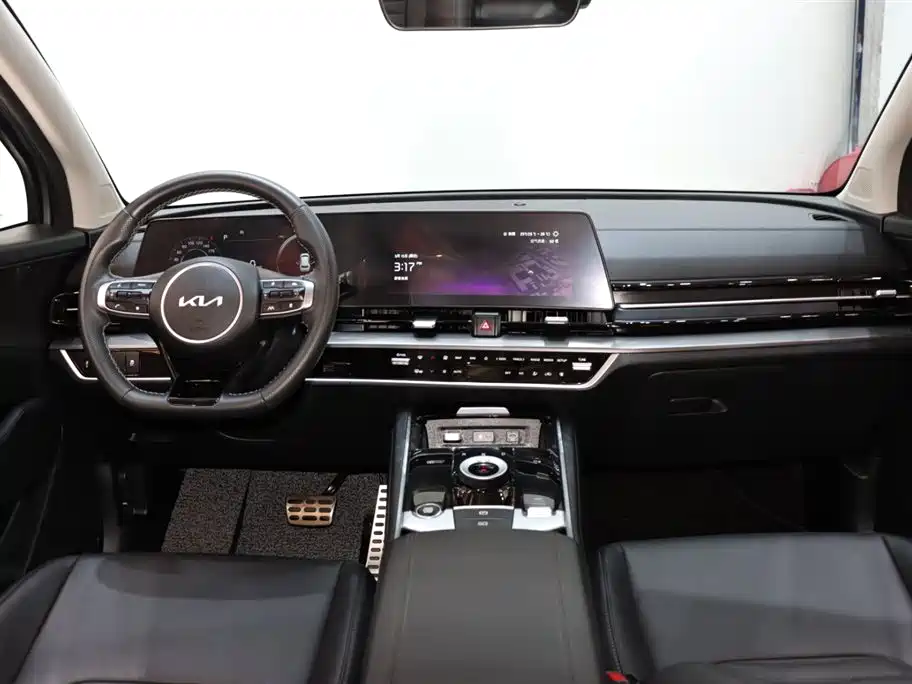 KIA LION PLATINUM EXPANDS THE WORLD