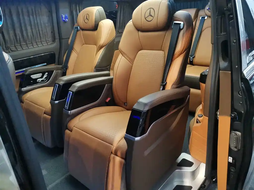 Mercedes-Benz Vito 2023 2.0T Business 7-Seater фото 17