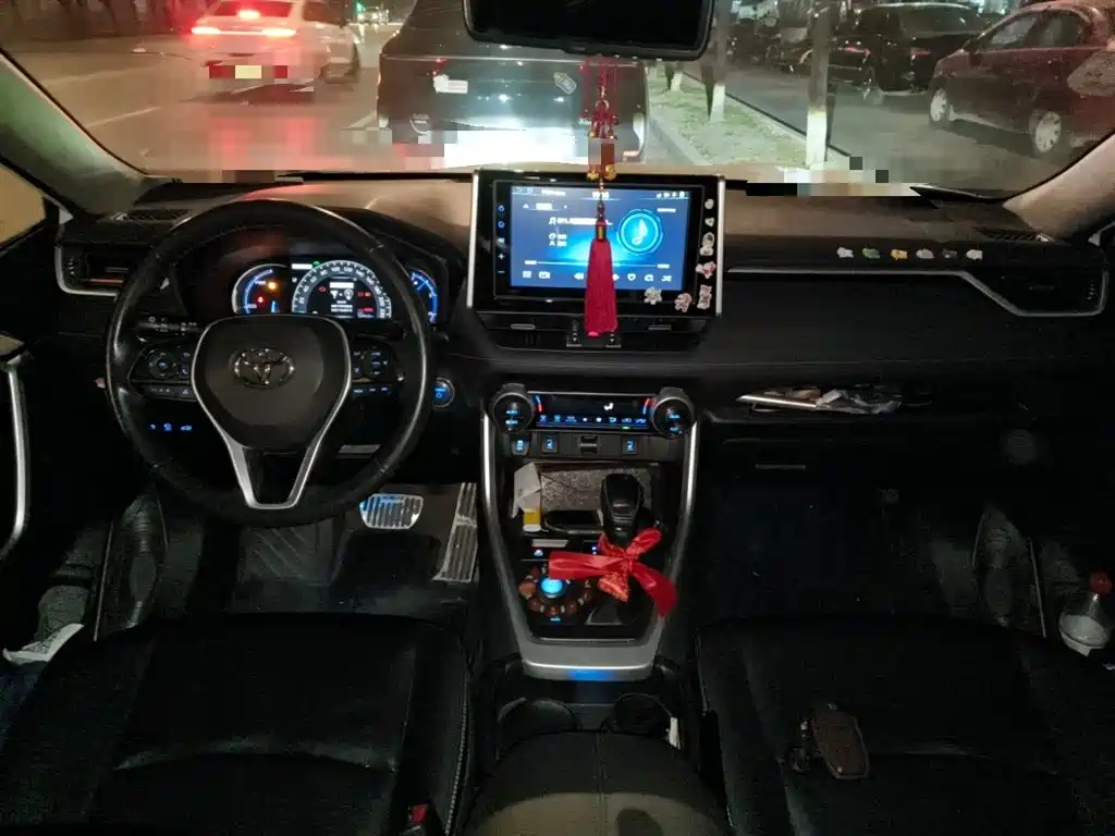 Toyota RAV4 Rongfang 2020 Hybrid 2.5L E-CVT AWD Flagship Edition фото 13
